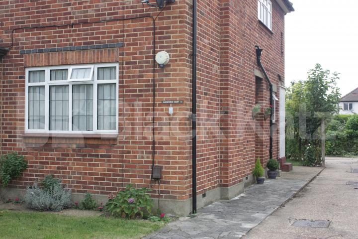 			LET, 2 Bedroom, 1 bath, 1 reception Ground Floor Flat			 Baronsmede Court, Baronsmede, Ealing